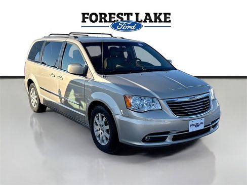 Used 2014 Chrysler Town & Country Touring image 1