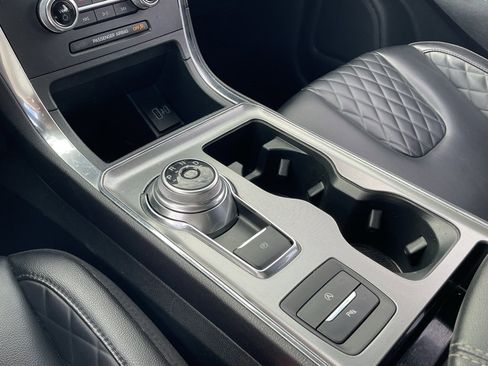 Used 2024 Ford Edge Titanium image 29