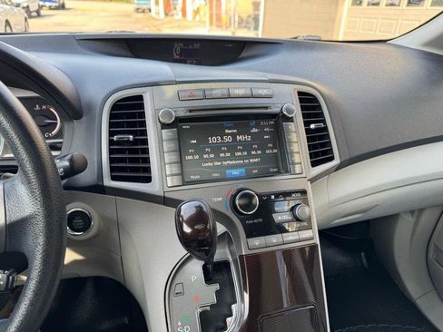 Used 2011 Toyota Venza w/ Convenience Pkg image 16