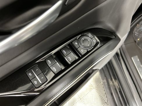 Used 2023 Cadillac Escalade ESV Premium Luxury AWD/4WD image 15