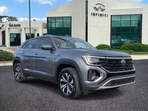 Used 2024 Volkswagen Atlas Cross Sport SE image 1
