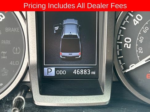 Used 2022 Toyota Tacoma TRD Off-Road AWD/4WD image 10
