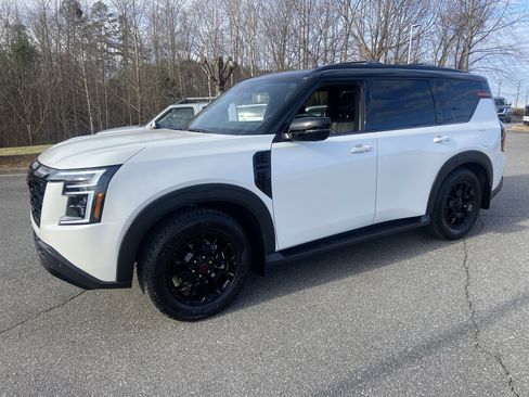 Certified 2025 Nissan Armada PRO-4X image 1