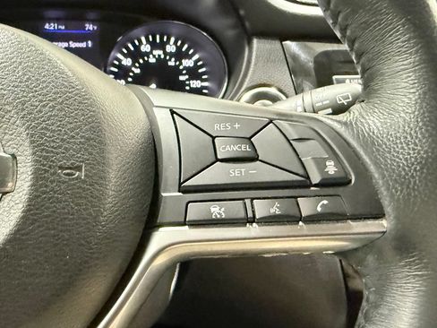 Used 2018 Nissan Rogue SL FWD image 24