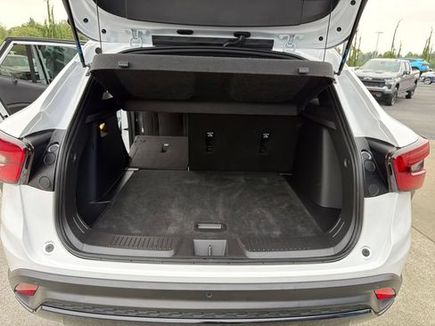Used 2025 Chevrolet Trax RS w/ Driver Confidence Package FWD image 21