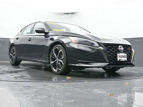 Used 2024 Nissan Altima 2.5 SR image 42