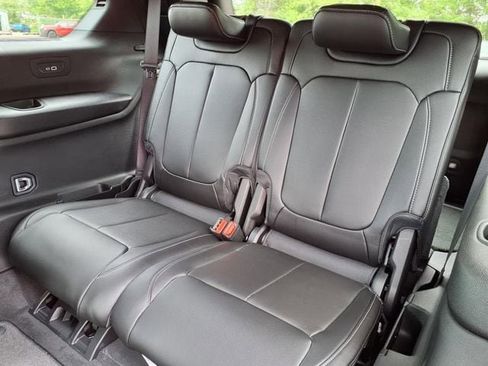 New 2025 Jeep Grand Cherokee L Limited w/ Black Appearance Package image 9