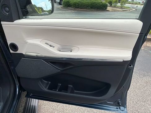 New 2027 Lincoln Navigator Reserve AWD/4WD image 16
