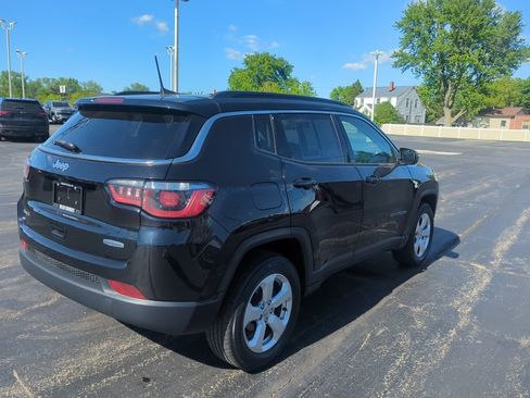 Used 2019 Jeep Compass Latitude w/ Popular Equipment Group AWD/4WD image 9