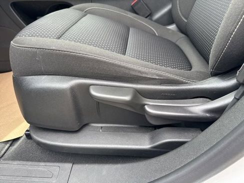 Used 2023 GMC Acadia SLE FWD image 11