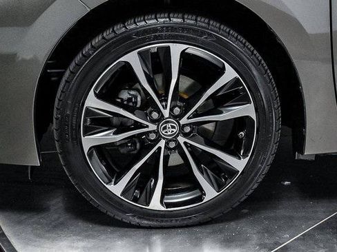Certified 2018 Toyota Corolla SE FWD image 9