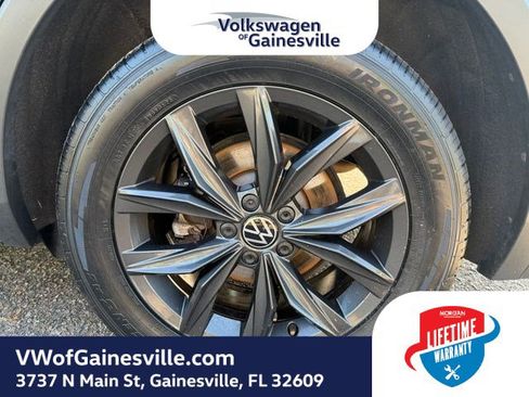 Certified 2024 Volkswagen Tiguan SE AWD/4WD image 29