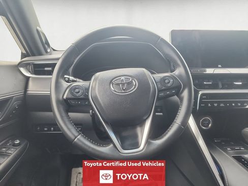 Used 2023 Toyota Venza XLE AWD/4WD image 14