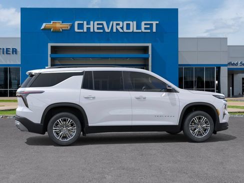 New 2026 Chevrolet Traverse LT w/ Driver Confidence Package AWD/4WD image 5