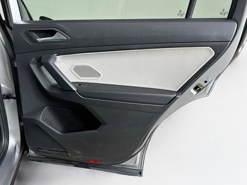 Used 2019 Volkswagen Tiguan SE w/ Panoramic Sunroof Package image 29