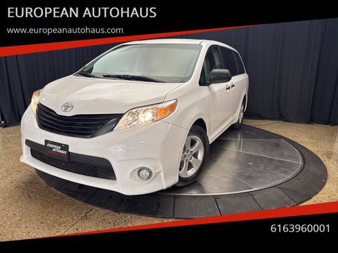 Used 2017 Toyota Sienna L FWD image 1