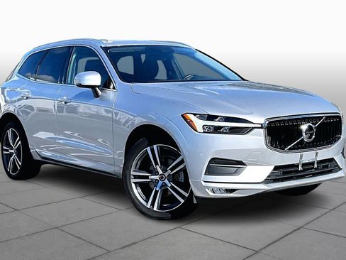 Used 2021 Volvo XC60 T5 Momentum w/ Premium Package image 3