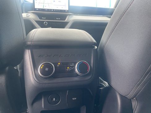 Used 2025 Ford Explorer Active image 29