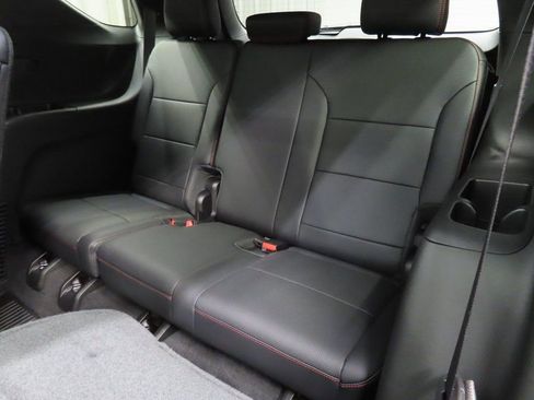 Used 2025 Chevrolet Traverse Z71 image 12