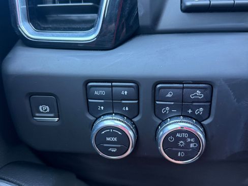 Used 2024 GMC Sierra 2500 Denali w/ Denali Reserve Package image 19