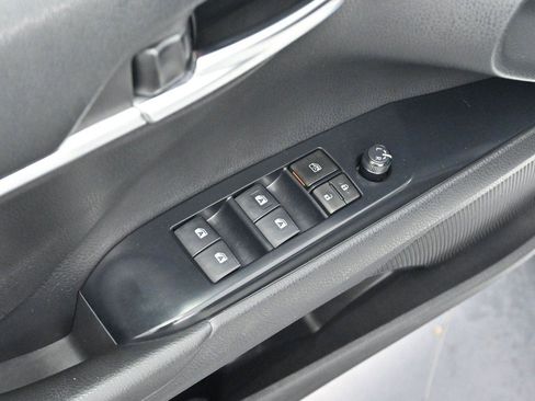 Used 2020 Toyota Camry LE FWD image 10