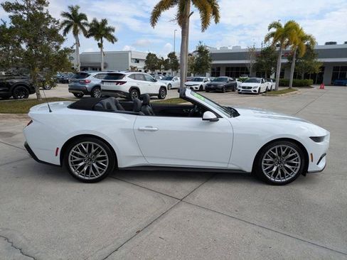 Used 2025 Ford Mustang Premium image 4