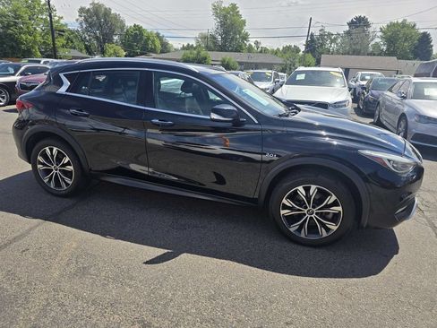 Used 2018 INFINITI QX30 Premium w/ Navigation Package AWD/4WD image 7