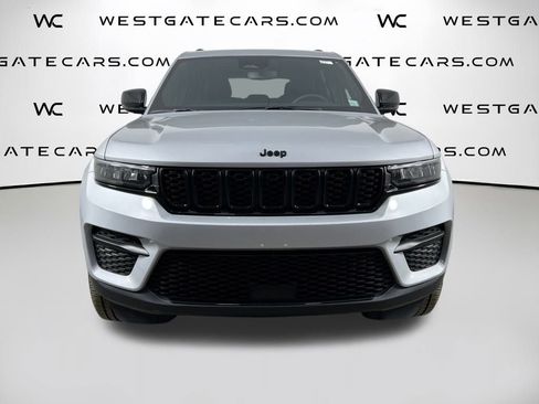 Used 2023 Jeep Grand Cherokee Altitude image 2