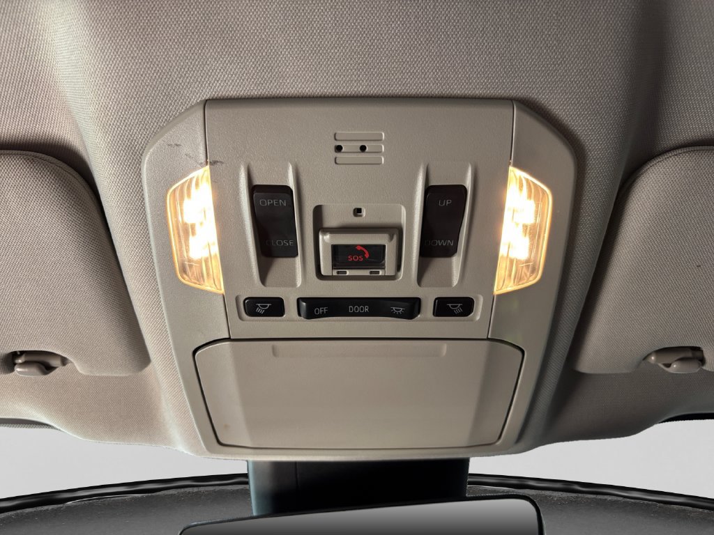 Used 2021 Toyota Highlander XLE FWD image 34