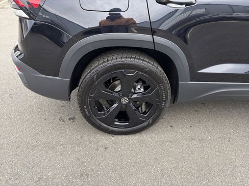 Used 2026 Volkswagen Taos SE image 23