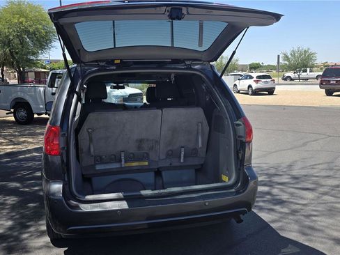 Used 2009 Toyota Sienna XLE FWD image 11