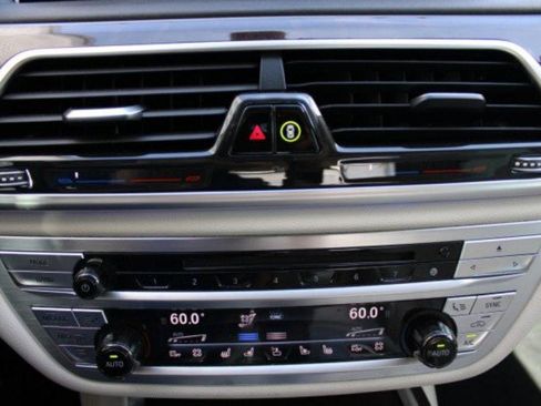 Used 2016 BMW 750i xDrive image 37