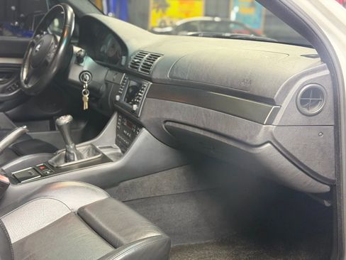 Used 2003 BMW M5 image 38