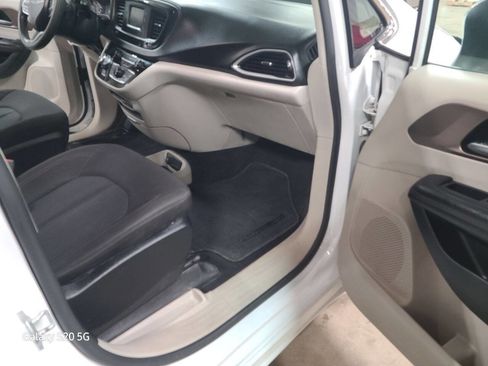 Used 2017 Chrysler Pacifica LX image 17