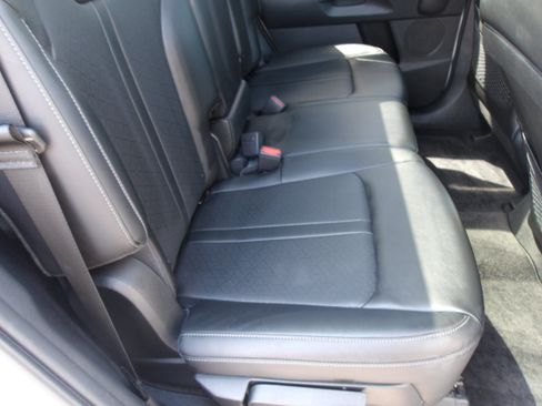 Used 2023 Kia Sorento S w/ Panoramic Sunroof Package AWD/4WD image 12