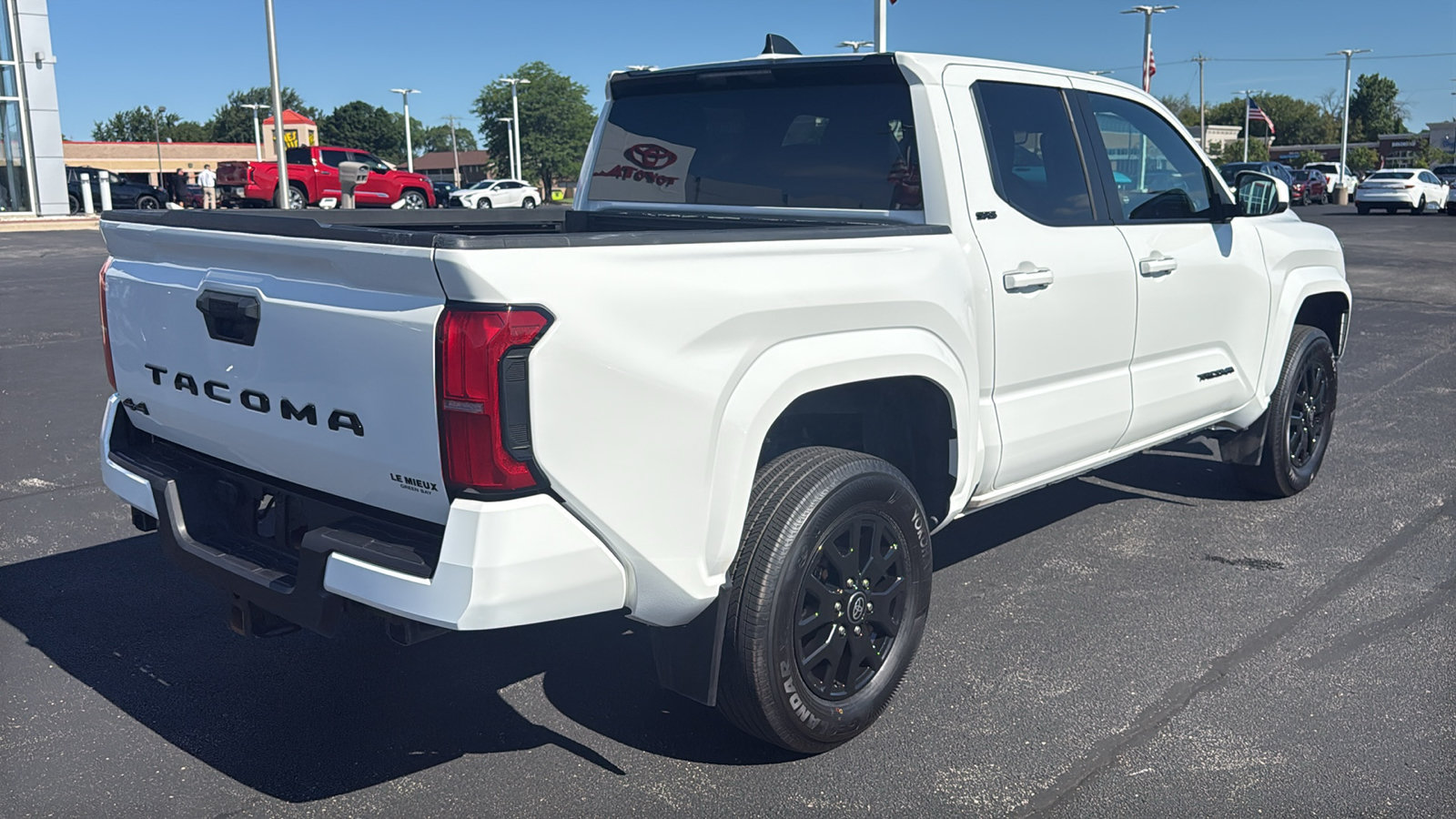 Used 2024 Toyota Tacoma SR5 AWD/4WD image 7