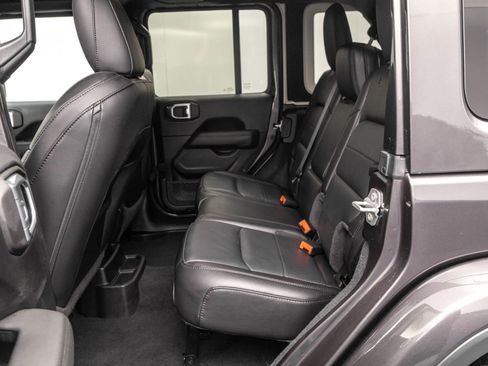 Used 2021 Jeep Wrangler Unlimited Sahara image 31