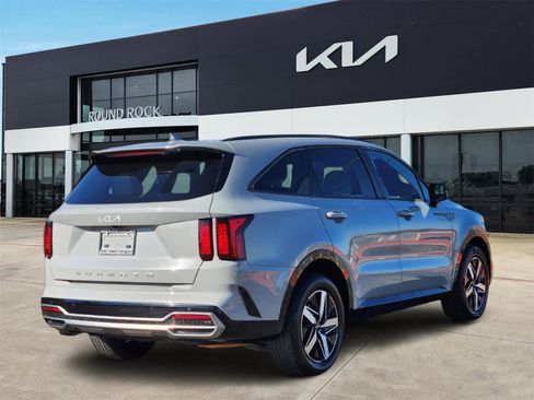 Used 2022 Kia Sorento EX w/ Panoramic Sunroof Package image 5