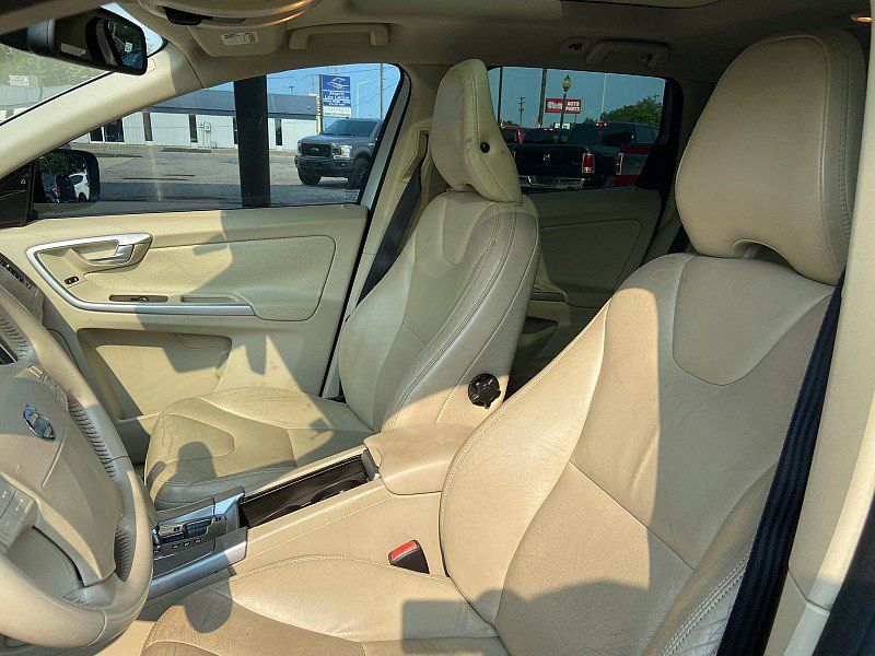 Used 2010 Volvo XC60 T6 AWD/4WD image 12