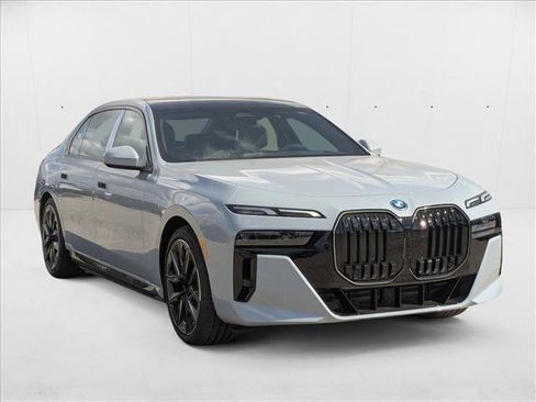 New 2025 BMW 750e xDrive w/ Premium Package image 7
