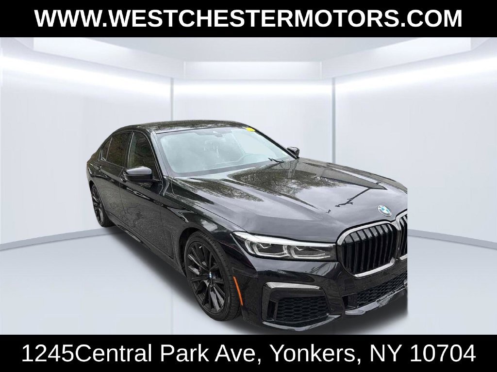 Used 2022 BMW 740i w/ M Sport Package RWD image 3