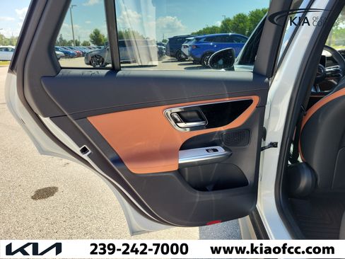 Used 2025 Mercedes-Benz GLC 300 4MATIC image 15