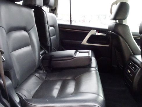 Used 2018 Toyota Land Cruiser image 13