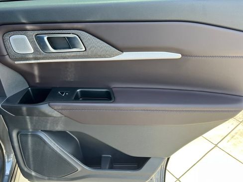 Used 2025 Ford Explorer Platinum RWD image 9