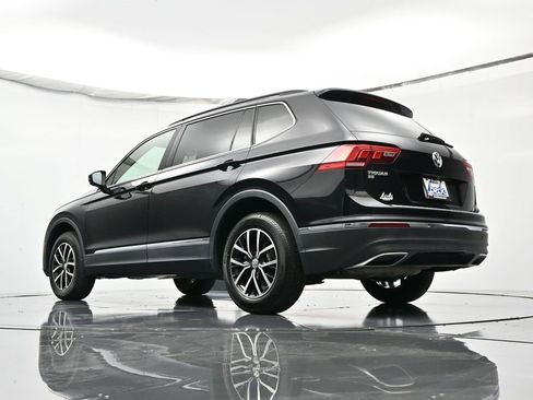 Used 2021 Volkswagen Tiguan SE image 43
