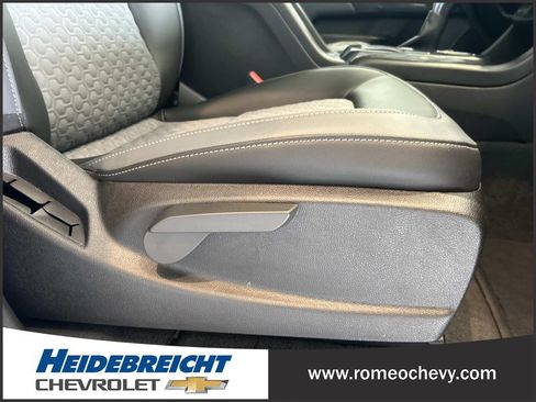 Used 2022 Chevrolet Colorado Z71 AWD/4WD image 34