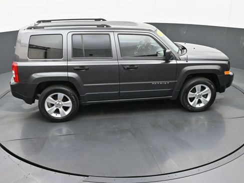 Used 2017 Jeep Patriot Sport image 30