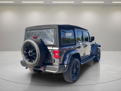 Used 2021 Jeep Wrangler Unlimited Sahara w/ Cold Weather Group AWD/4WD image 5