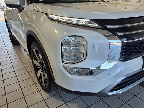 Used 2025 Mitsubishi Outlander SE AWD/4WD image 24