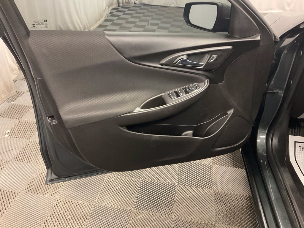 Used 2018 Chevrolet Malibu LS w/ LPO, Convenience Package 2 FWD image 10